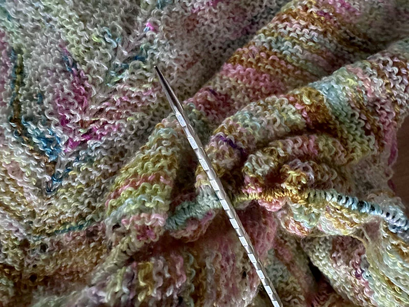 Feine Maschen spenden – lebenswertes Alter unterstüzen Strickzeug für eine Spende