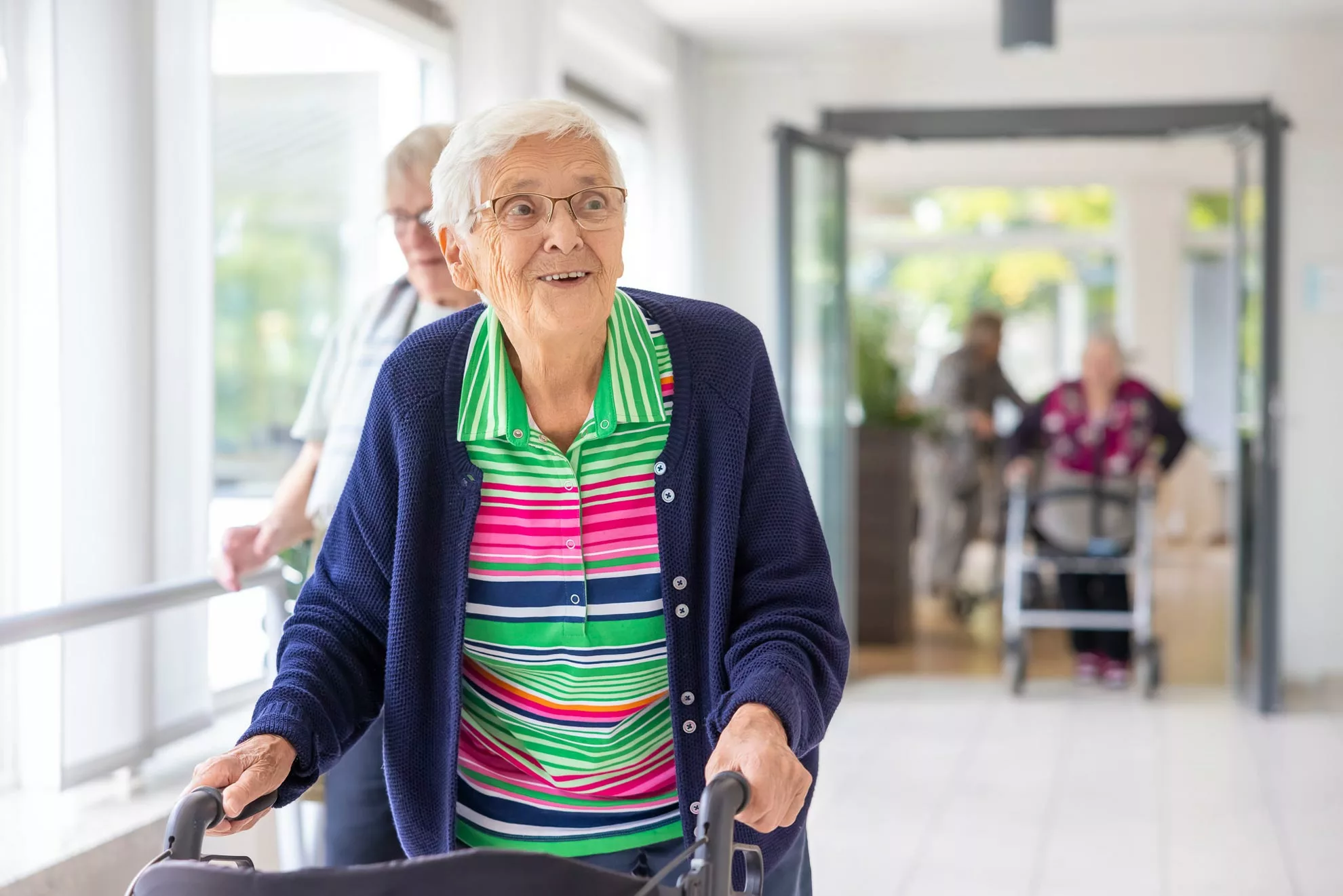 Zufriedene Bewohnerin der Alerds-Stiftung